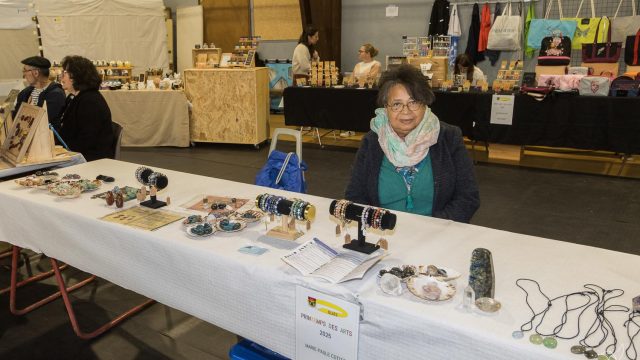 19 Marie Paule COTTET présente ses créations de bijoux en pierres fines