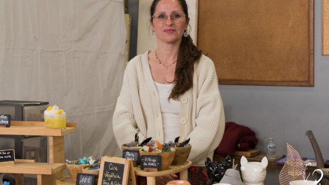 23 Martine DUPRAT présente ses créations de bougies parfumées à la cire végétale et parfums de Grasse