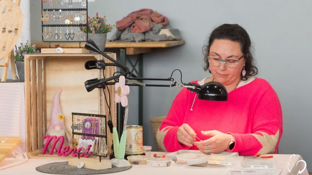 31 Elisabeth LARRERE créatrice de bijoux en acier inox et pierres naturelles et de décorations personnalisées