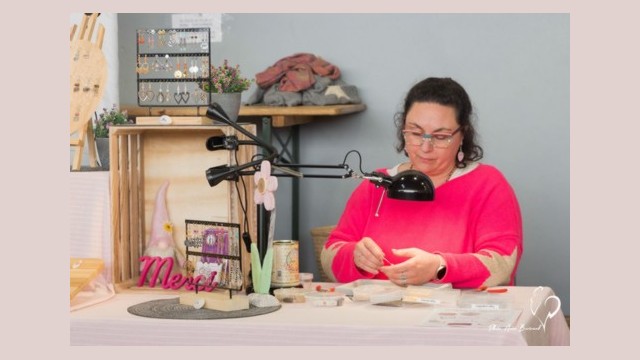 31 Elisabeth LARRERE créatrice de bijoux en acier inox et pierres naturelles et de décorations personnalisées