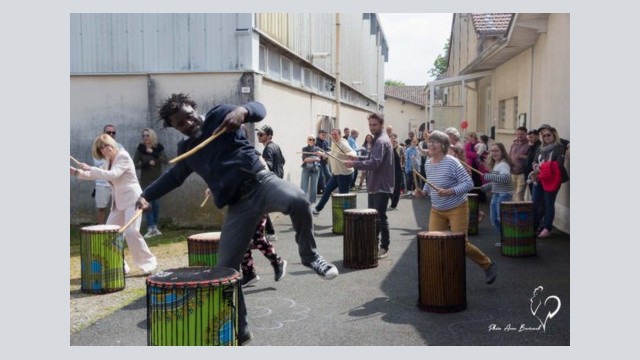 44 ... devant et avec un public complice
